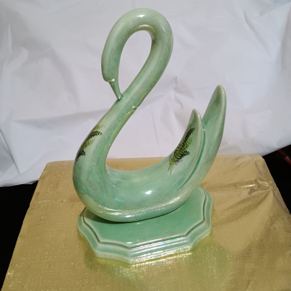 Iridescent green ceramic swan figurine - Picture 9 of 11